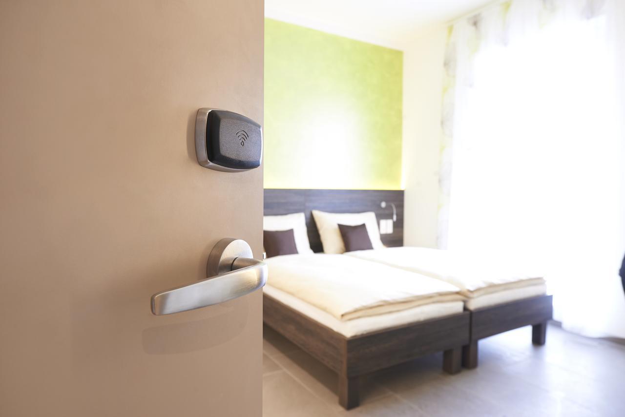 Eee Hotel Traun Exteriér fotografie